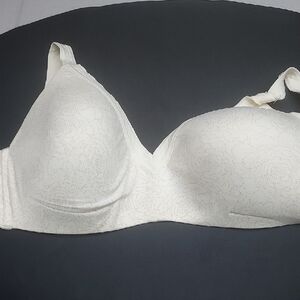 Warners Tshirt Bra Sz 38B Cream color